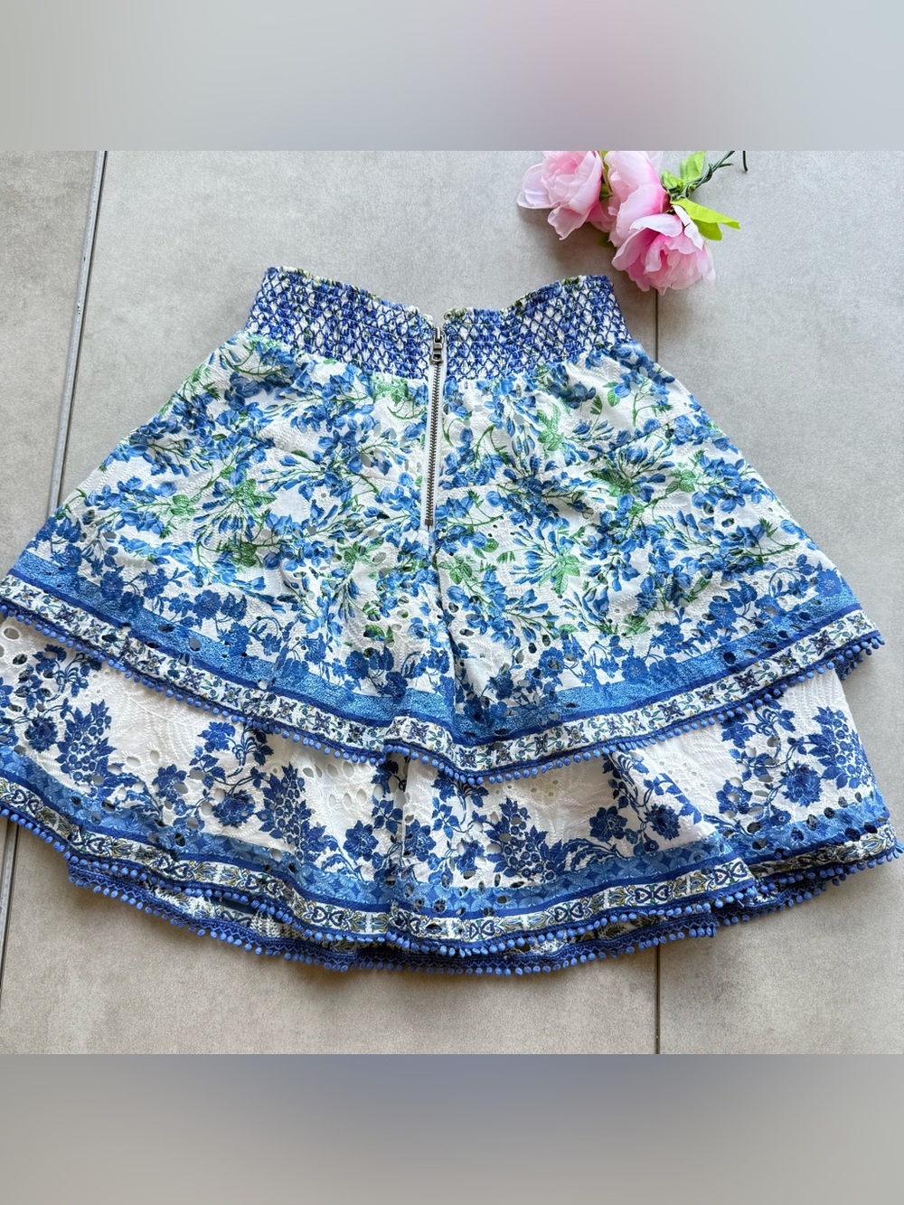 ALICE + OLIVIA Crawford Smocked Blue & White Ruffled Mini Skirt XS lined zipper